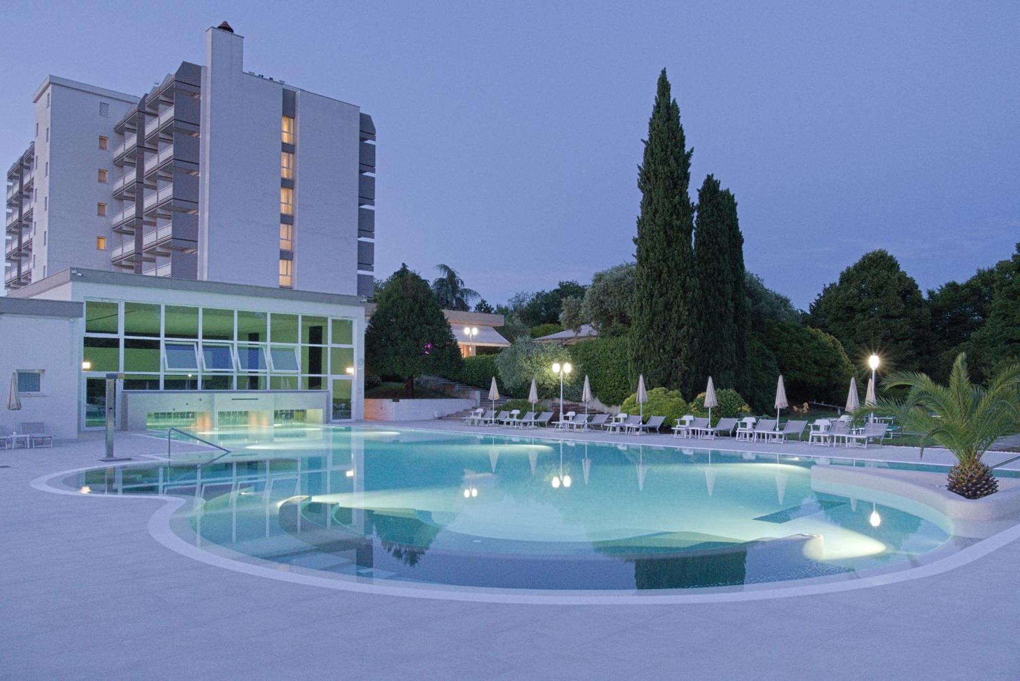 Hotel Des Bains Terme Montegrotto Terme Esterno foto